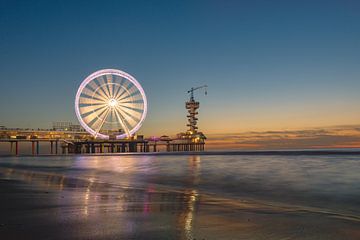 Scheveningen in panorama - Scheveningen Pier on the beach in The Hague by Jolanda Aalbers