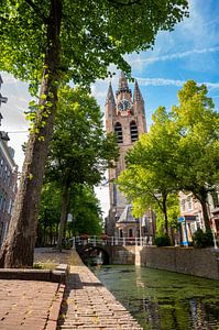 Vieille église, Oude Kerk à Delft pendant une journée d'été sur Sjoerd van der Wal Photographie