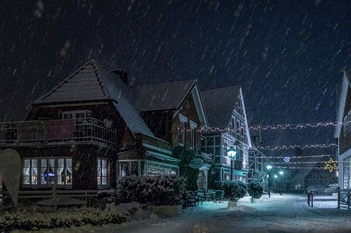 Sneeuw in Jork op een winteravond