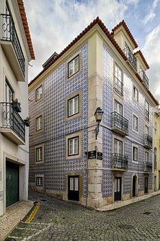 Traditionelle Azulejos-Fassade in Lissabon – Portugiesische Architektur in zeitloser Eleganz