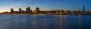 Hamburg Skyline zur blauen Stunde