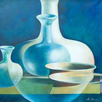 Mélange moderne de vases et de bols, teintes bleues