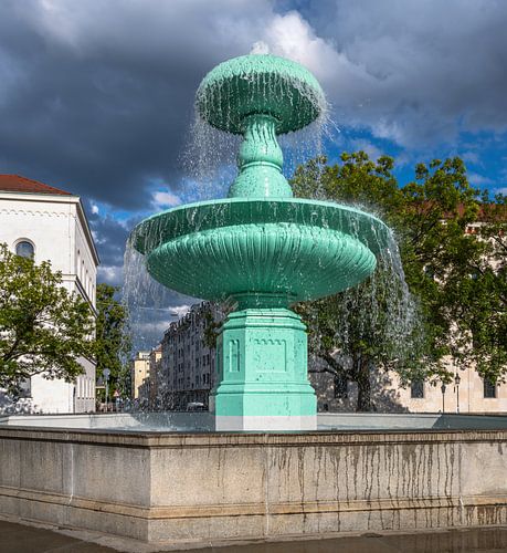 Fontein aan de Ludwig Maximilian Universiteit in München