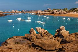 Boats in the bay of Gréve Blanche in Trégastel, Brittany by Christian Müringer
