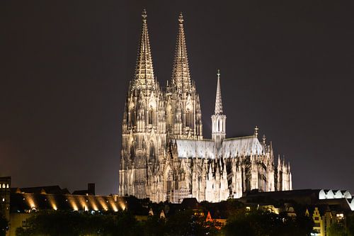 Verlichte Dom van Keulen 's nachts
