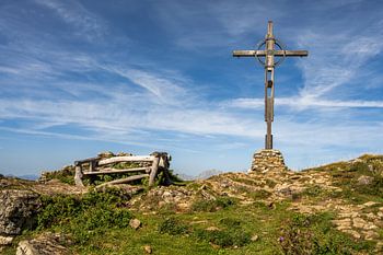 Croix au sommet du Kitzbüheler Horn dans les Alpes tyroliennes