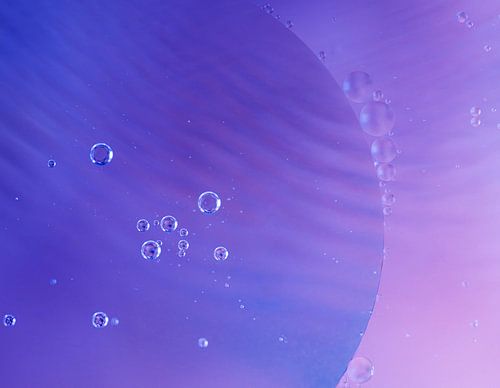 De l'huile dans l'eau - Une photo macro abstraite