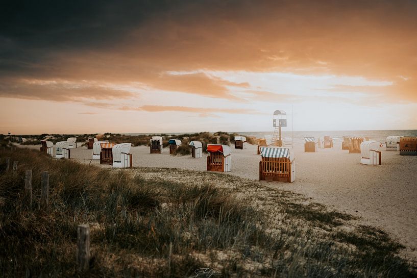 Sunset on the beach by Fabian Elsing
