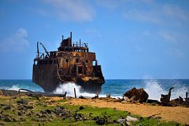 Ruige noordkust Klein Curacao by Dubbel Dushi