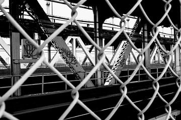 Manhattan Bridge - New York City van Marcel Kerdijk