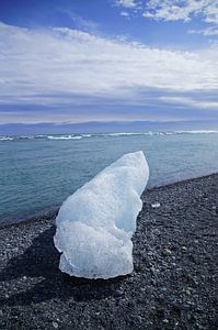 Islande, bloc de glace sur la plage de Diamond Beach