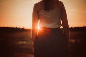 Yoga tijdens zonsondergang van Mijke Bressers