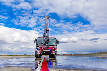 Tanklöschfahrzeug auf dem Flughafen Lelystad