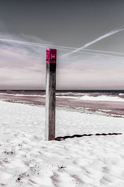 Pole on the beach, Texel by Jakob Huizen van