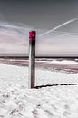 Pole on the beach, Texel by Jakob Huizen van thumbnail