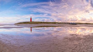 Texel lighthouse with reflection.