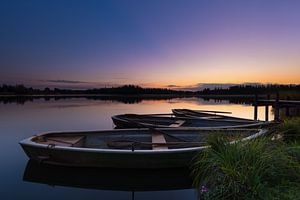 Boote am See in der Dämmerung