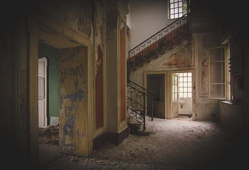 The light taking its place through the spaces