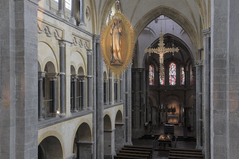 Interieur van de Munsterkerk te Roermond by Ton Reijnaerdts