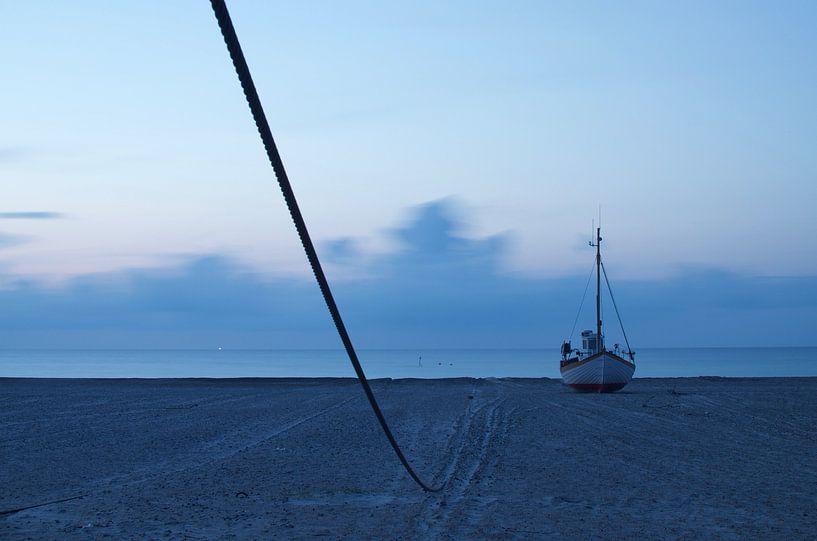Boot am Strand in Dänemark 2019 von Photos by Aad