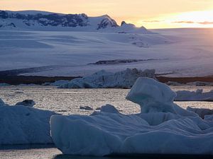Le lac Jökulsárlón au coucher du soleil