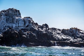 Formations rocheuses dans l'océan Pacifique au large de La Serena sur Thomas Riess