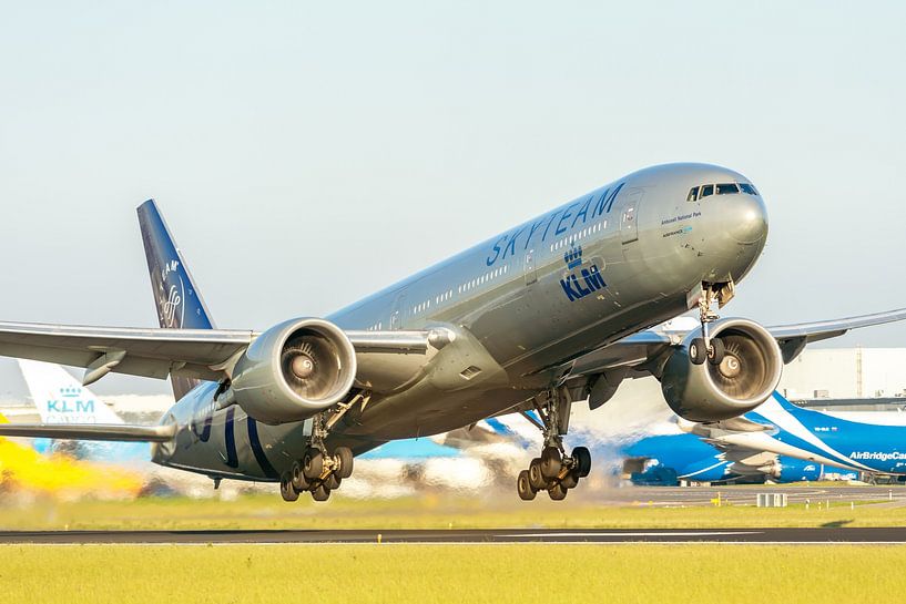 Décollage du klm 777 en livrée skyteam par Arthur Bruinen