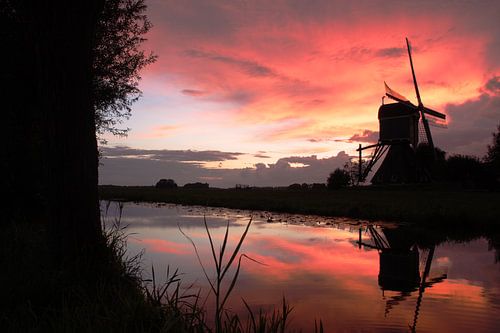 Windmolen van Kockengen tijdens zonsondergang