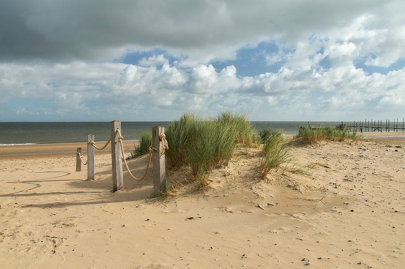 Touwafzetting bij strandpaviljoen Kaap Noord Texel van Ad Jekel