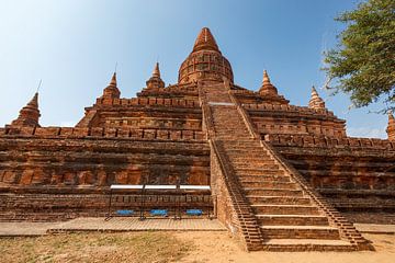 De tempels van Bagan in Myanmar van Roland Brack