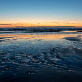 Beach of Katwijk with setting sun by Henk Zielstra