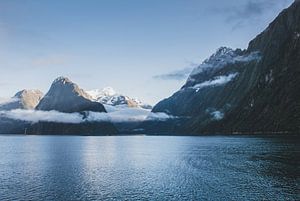 Milford Sound Morgenlicht von Tom in 't Veld