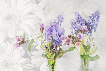 Stilleven met bloemen. Prachtige Lente. van Alie Ekkelenkamp