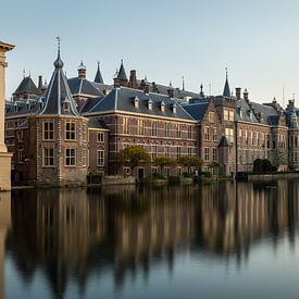 Der Binnenhof in Den Haag am Abend von OCEANVOLTA