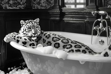 Snow leopard in the bathtub - A breathtaking bathroom picture for your WC by Felix Brönnimann