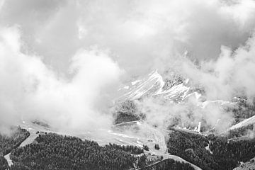 bergen in de wolken van Karijn | Fine art Natuur en Reis Fotografie