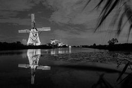 Iconic mills of Kinderdijk in the evening by Lydia Hoogland