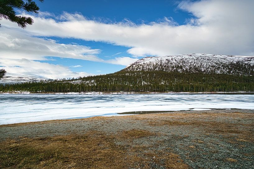 Norwegian high mountains, snow-covered mountains and landscape by Martin Köbsch