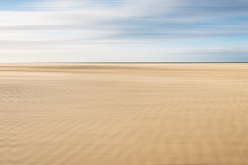 Zand ribbels op het strand bij Scheveningen van MICHEL WETTSTEIN