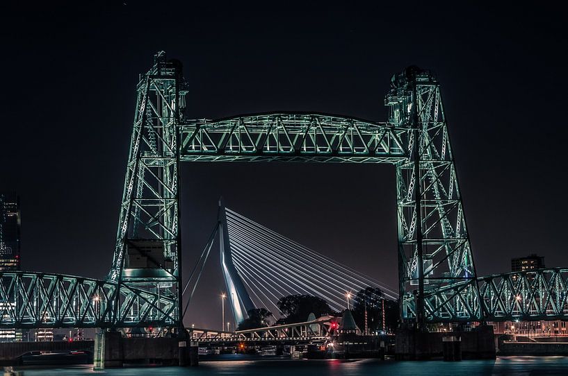 The lift and Erasmus bridge in rotterdam by Bjorn van Geijn