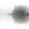 Haarlem zwart wit: Droste in de mist. van Olaf Kramer