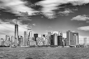 Urbaner Horizont - New Yorks Lower Manhattan Skyline in Monochrom