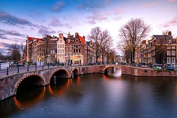 Canaux d'Amsterdam Pays-Bas, Amsterdam Hollande pendant le coucher du soleil le soir en hiver aux Pa sur Fokke Baarssen