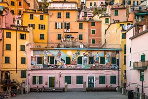 Courtyard in Riomaggiore von Freek Rooze