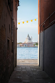 Gele lantarens van het Redentore Festival - Giudecca, Venetië van Yahya Algehaili
