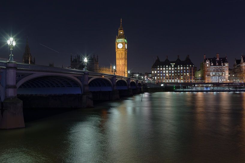 London by Hello Pompoyo