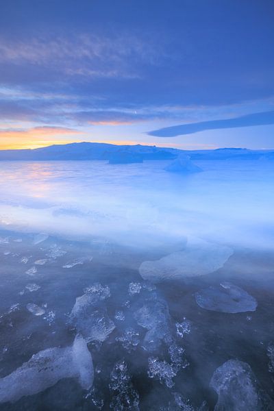 Het ijsschotsenmeer Jökulsárlón op IJsland tijdens een mooie  van Bas Meelker