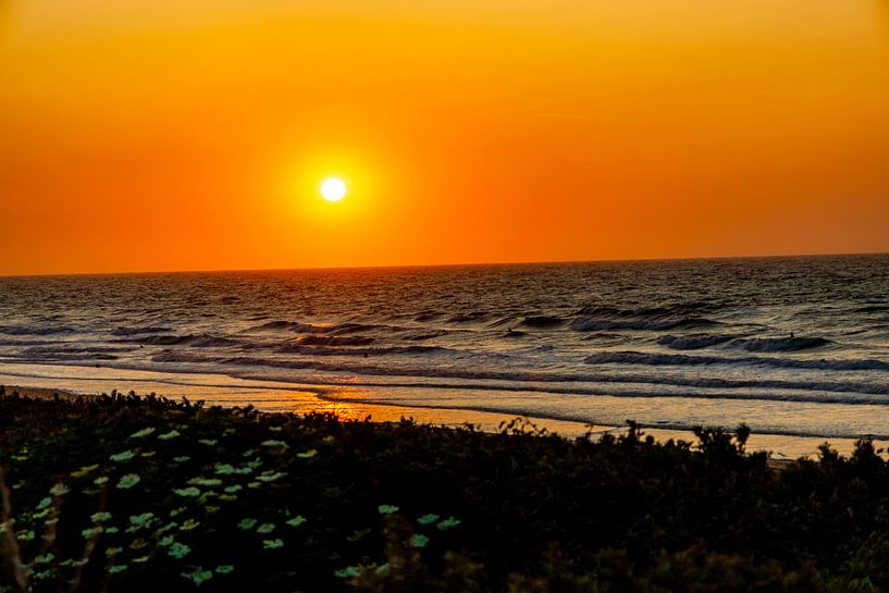 Avondwandeling op het strand in het mooie Normandië inclusief zonsondergang bij Cabourg - Frankrijk van Oliver Hlavaty