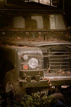 Close up of an abandoned Land Rover jeep in the countryside by KB Design & Photography (Karen Brouwer)