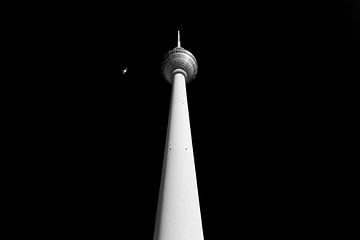 Berlin television tower at night by Frank Herrmann